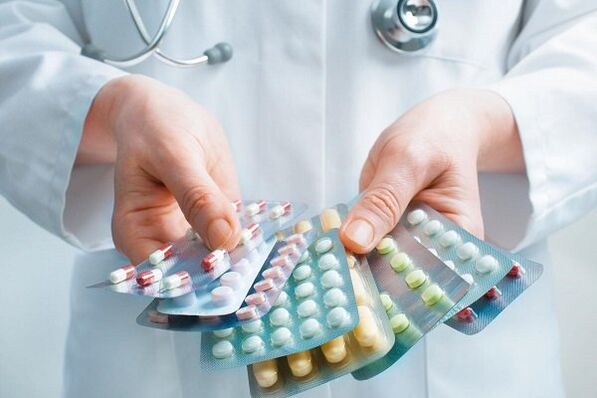 der Arzt wählt Antibiotika für Prostatitis